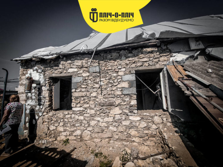 Будівельники з Тернопільщини відновлюють знищені будівлі на Херсонщині