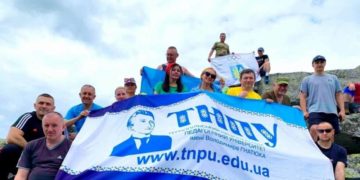 Працівники ТНПУ підкорили шосту вершину Карпат