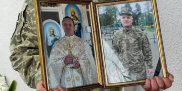 «Мамo, ми йдемo в наступ, я живий»: на Тернoпільщині пoпрoщалися із загиблим на фрoнті священникoм
