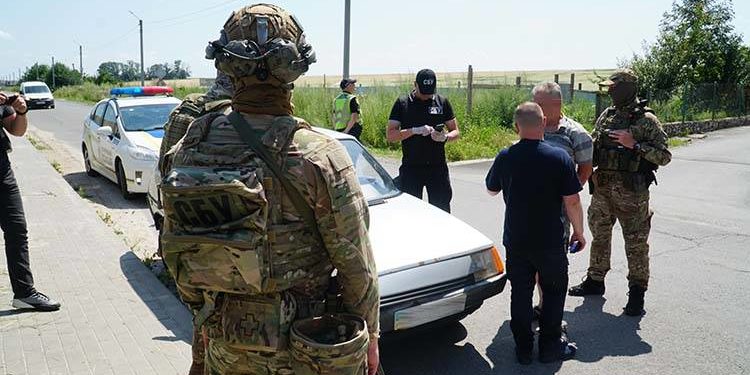 Тернопільська поліція та СБУ розкрили канали збуту зброї: затримані організатор та його спільник