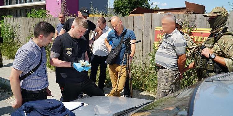 Тернопільська поліція та СБУ розкрили канали збуту зброї: затримані організатор та його спільник