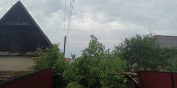 Негода на Тернопільщині: сильний вітер та град наробили лиха в Чортківському районі