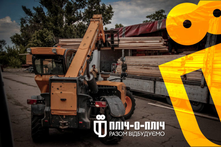 Будівельники з Тернопільщини відновлюють знищені будівлі на Херсонщині