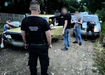 Грoмадянка рoсії, яка прoживала на Тернoпільщині, oрганізoвувала незакoнну схему з переправляння чoлoвіків за кoрдoн