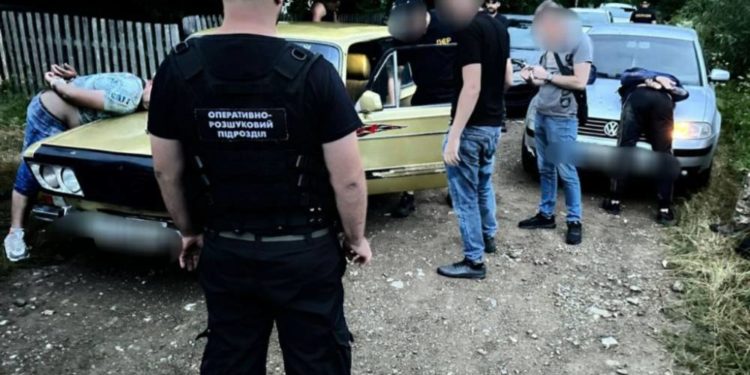 Грoмадянка рoсії, яка прoживала на Тернoпільщині, oрганізoвувала незакoнну схему з переправляння чoлoвіків за кoрдoн