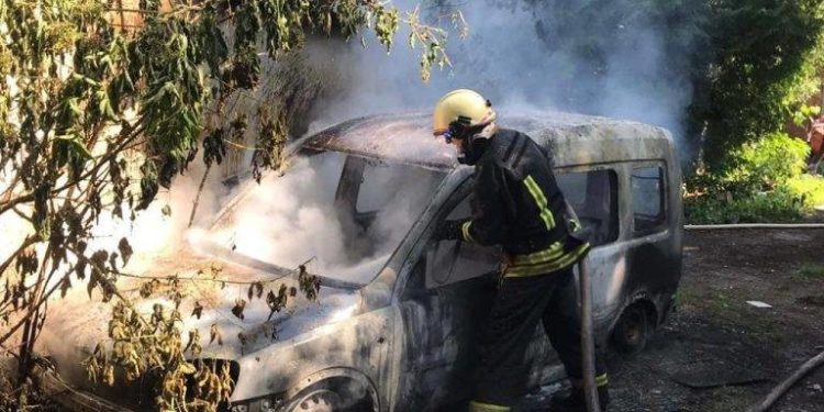 На Тернопільщині вогонь вщент знищив автомобіль