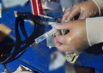 У Тернополі поліція здійснила перевірку підозрілого чоловіка та знайшла в нього згортки з наркотиками