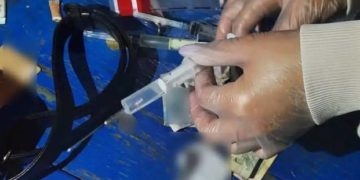 У Тернополі поліція здійснила перевірку підозрілого чоловіка та знайшла в нього згортки з наркотиками