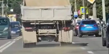 У Тернополі водій вантажівки забруднював центральну частину міста