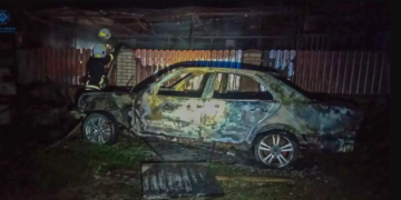 В громаді на Тернопільщині вогонь вщент знищив Mercedes