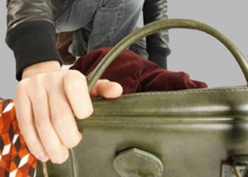 У Тернополі обікрали жінку, якій стало погано в аптеці