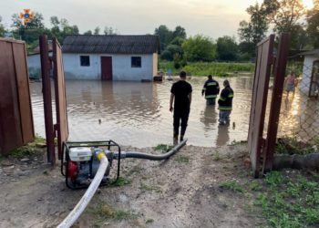 Негода пошкодила понад десять будинків в громаді на Тернопільщині