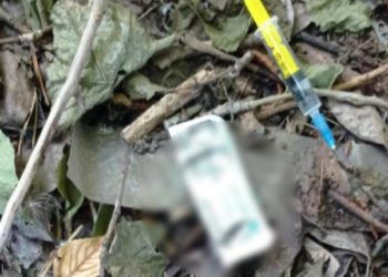 Шприц з наркотиками: поліція Тернопільщини затримала чоловіка з підозрілою речовиною