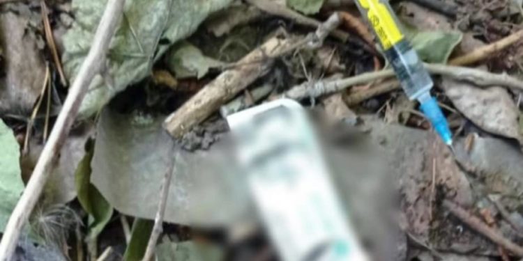 Шприц з наркотиками: поліція Тернопільщини затримала чоловіка з підозрілою речовиною