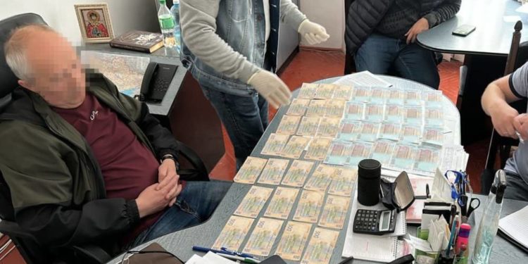 На Тернопільщині судитимуть директора коледжу, якого спіймали на хабарі