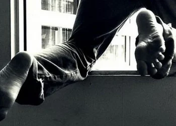 Чоловік випав з п’ятого поверху будівлі ТЦК