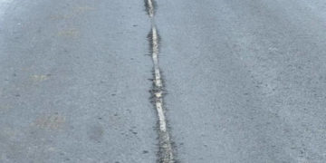 Невідомий транспортний засіб серйозно пошкодив дорожнє покриття в громаді на Тернопільщині