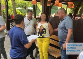 На Тернопільщині судитимуть викладачку вишу, котру впіймали на хабарі