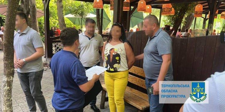 На Тернопільщині судитимуть викладачку вишу, котру впіймали на хабарі