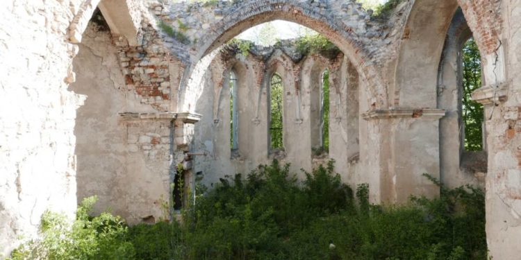 Польський інститут буде відновлювати старовинну скульптуру на Тернопільщині
