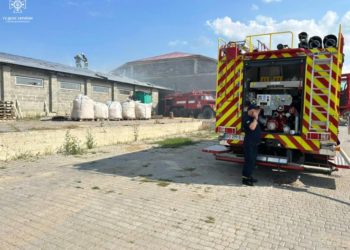 Масштабна пожежа на Тернопільщині: горіло підприємство в Товстому