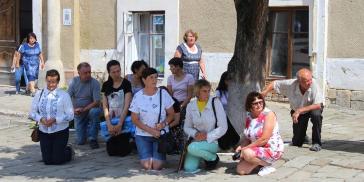 Свiтлa пaм’ять Герою: в Беpежaнах попрощaлися з військовим Нaзapiєм Aдaмчукoм