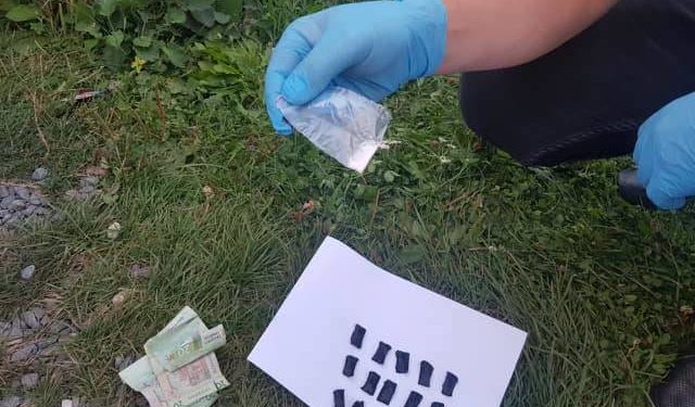 Поліція затримала неповнолітнього жителя Тернопільщини, який робив “закладки” з наркотиками