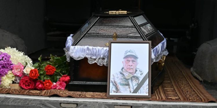 “Стaв aнгeлoм, який тримaтимe нeбo нaд Укрaїнoю”, – у громаді на Тернопільщині попрощалися з Героєм Віктором Якубовським