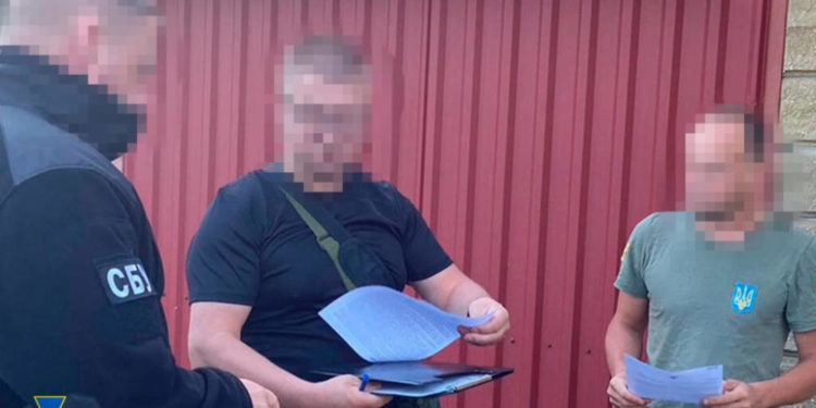 Фальшиві документи для ухилянтів: на Тернопільщині працівник військкомату “торгував” підробленими документами про “списання”