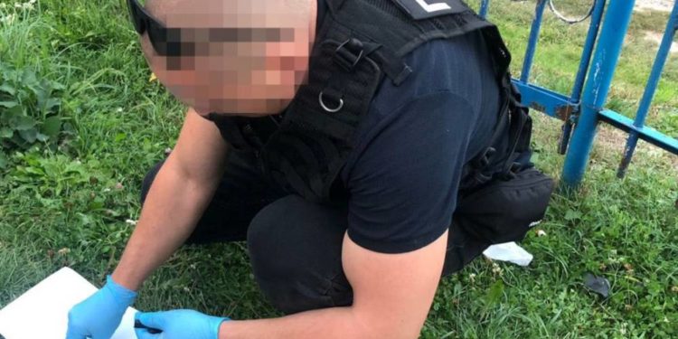 Поліція затримала неповнолітнього жителя Тернопільщини, який робив “закладки” з наркотиками