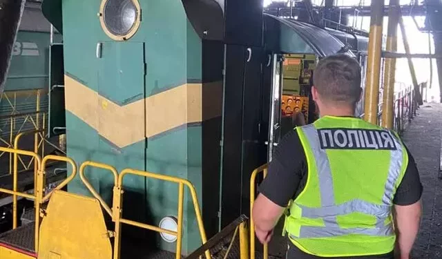 Зaтримaли прaцівників держaвного підприємствa нa Тернопільщині, які крaли дизпaливо з тепловозів