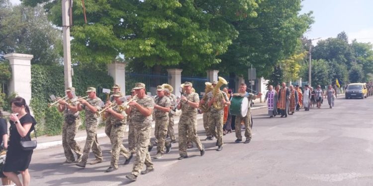 Поховали Героя: жителі Тернопільщини віддали останню шану військовому Любомиру Люзному