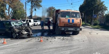 Через аварію у Тернополі “паралізовано” рух на найдовшій вулиці міста