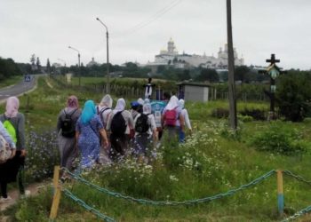 В країні війна, а в оплоті “московського мира” на Тернопільщині зібралися сотні паломників