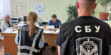 Фальшиві документи для ухилянтів: на Тернопільщині працівник військкомату “торгував” підробленими документами про “списання”