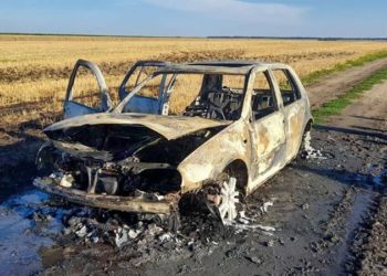 В громаді на Тернопільщині вщент згорів автомобіль “Volkswagen Golf”
