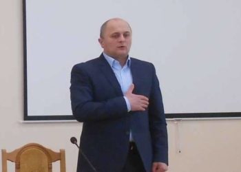 Заступник міського голови Бучача виїхав за кордон, а тоді подав заявку на звільнення