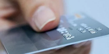 37-річна жителька Тернопільщини хотіла придбати дешевий позашляховик і втратила 100 тисяч гривень