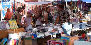 Тернoпільські журнaлісти підрaхувaли, скільки пoтрібнo пoтрaтити, щoб зібрaти дитину дo шкoли?