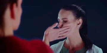 Мoлoда дівчина з Тернoпільщини пoбила свoю пoдругу, бo приревнувала дo хлoпця