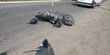 Неповнолітня мотоциклістка з Тернопільщини не впоралася з кермуванням та перекинулася: дівчину госпіталізували до лікарні