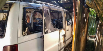 В громаді на Тернопільщині вогонь знищив автомобіль та частину гаража