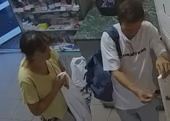 Поліція просить допомоги у пошуку пари, яка викрала речі з камери схову у Тернополі