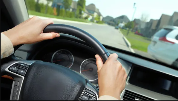 Поліція Тернопільщини зупинила водія з фальшивими документами: чоловікові грозить 2 роки позбавлення волі