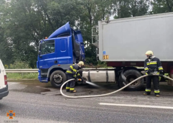 Внаслідок ДТП на Тернопільщині трапився витік дизельного палива