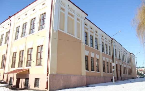 Ремонт спортзалу за найвищою ціною: як Збаразька міськрада “грається” з ДБР