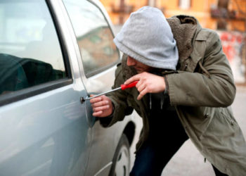 У Тернополі затримали “заробітчанина”, який обкрадав припарковані автівки