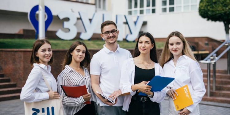 В ЗУНУ привітали з Днем молоді