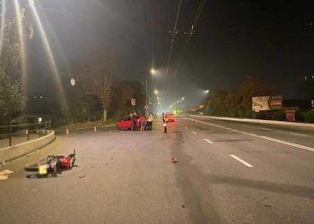 Неповнолітній кермувальник мотоцикла врізався в автівку у Тернополі