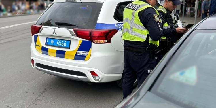 Патрульні Тернополя почали масово штрафувати водіїв, які неправильно паркуються